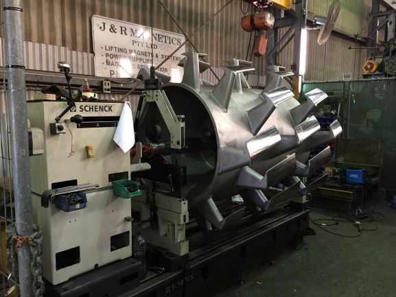 Balancing centrifuge